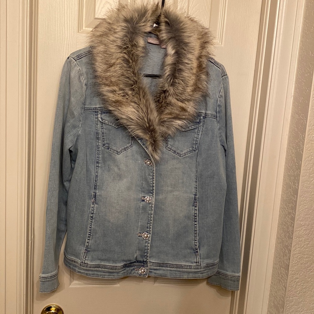 NWOT. Chico’s denim jacket with removable fur collar, size 12/14 (Chico’s Sz 2)